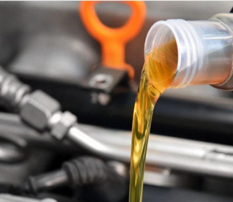 潤(rùn)滑油在汽車(chē)工業(yè)中的應(yīng)用與挑戰(zhàn)